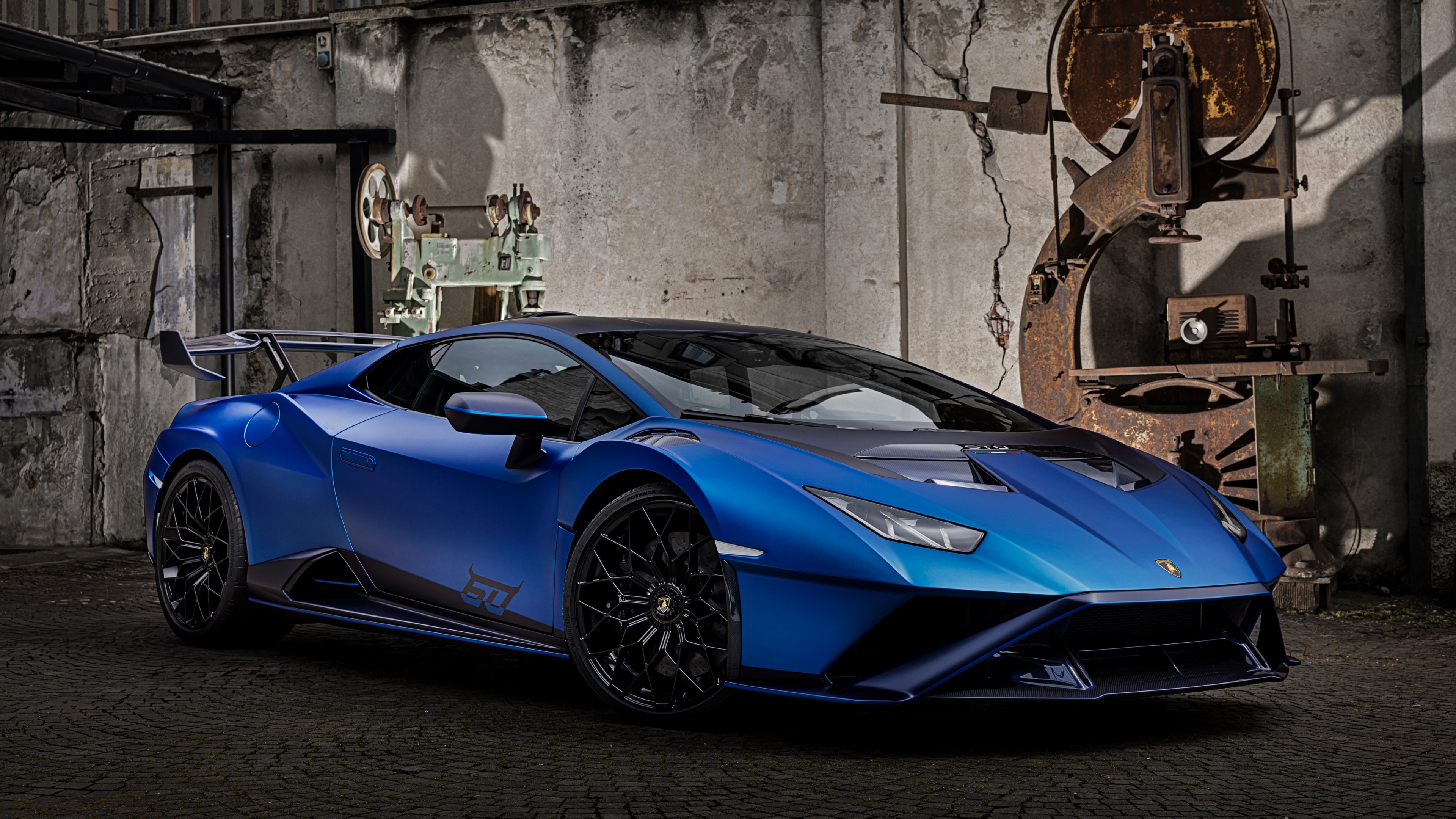 Blue lamborghini huracan Wallpapers Download