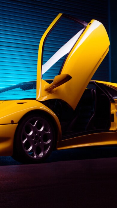 A high-quality 4K wallpaper featuring the iconic Lamborghini Diablo, a symbol of luxury and high performance in the automotive world, perfect for car enthusiasts and fans of supercars.