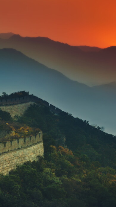 Experience the awe-inspiring beauty of the Great Wall of China at sunset with this stunning 4K wallpaper. This iconic historical landmark boasts ancient architecture and offers a majestic view that's perfect for travelers and those seeking a captivating desktop background that captures the grandeur of this world wonder.