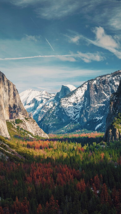 Explore the rugged beauty of Yosemite Valley with this stunning 4K wallpaper. It showcases the glacier-capped mountains of California, making it a perfect choice for your high-resolution desktop background.