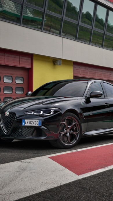 A stunning 4K wallpaper featuring the sleek and stylish Giulia Alfa Romeo. This high-resolution image captures the luxury and performance of the Italian sports car, making it perfect for your desktop or mobile background.