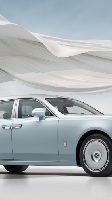 A luxurious 4K wallpaper featuring the 2025 Rolls-Royce Phantom Scintilla in a sleek and elegant design. The high-resolution image showcases the car's sophisticated details and opulent presence, perfect for automotive enthusiasts.